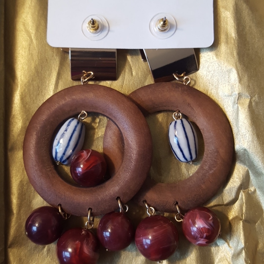 Monkees Wood Earrings - Picture 3 of 3